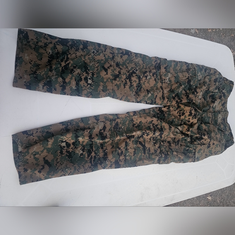Woodland Digital Camouflage  Pants Sz Medium  Regular